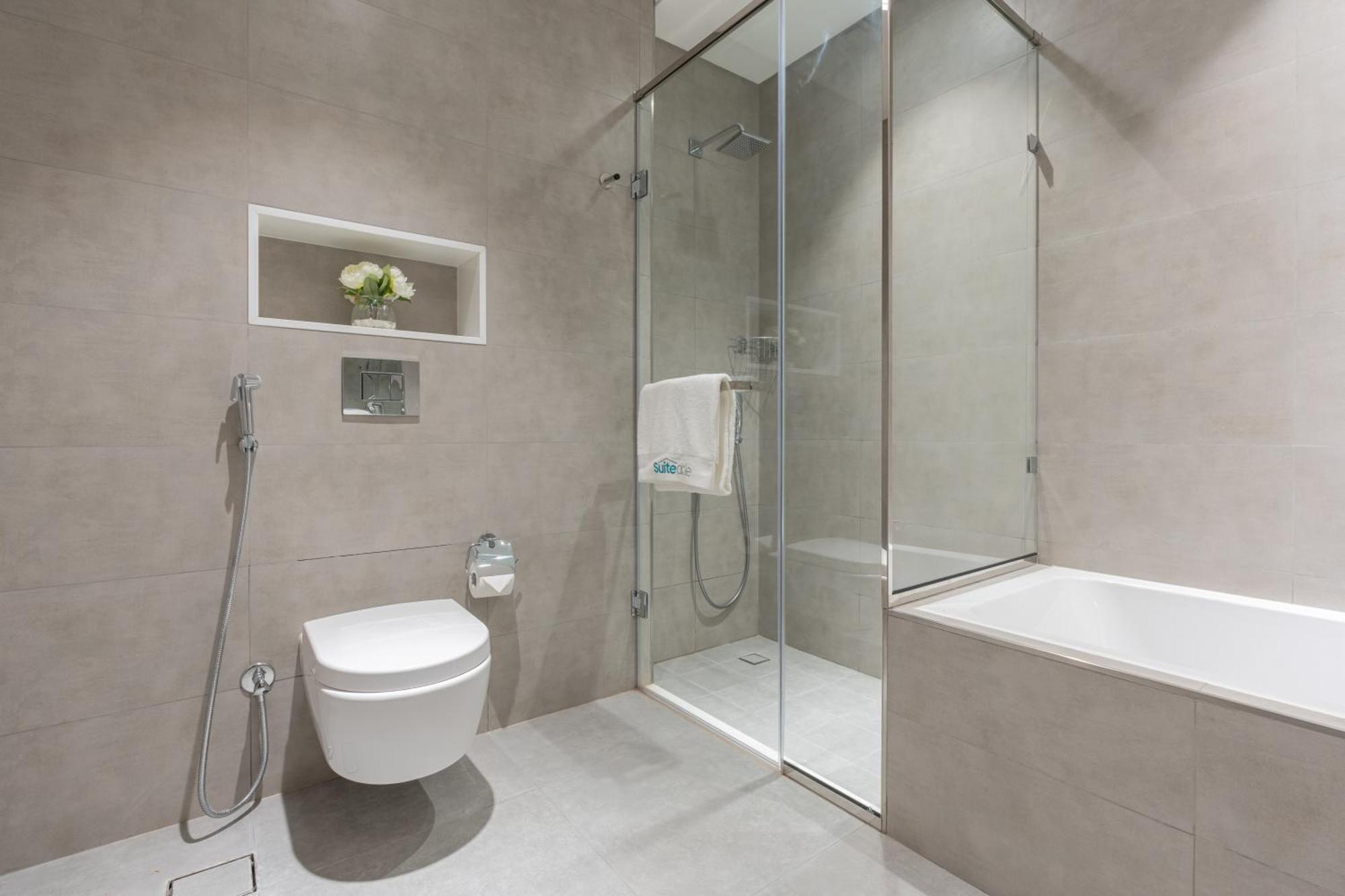 Serene And Sophisticated Lagoon Living - Suiteable