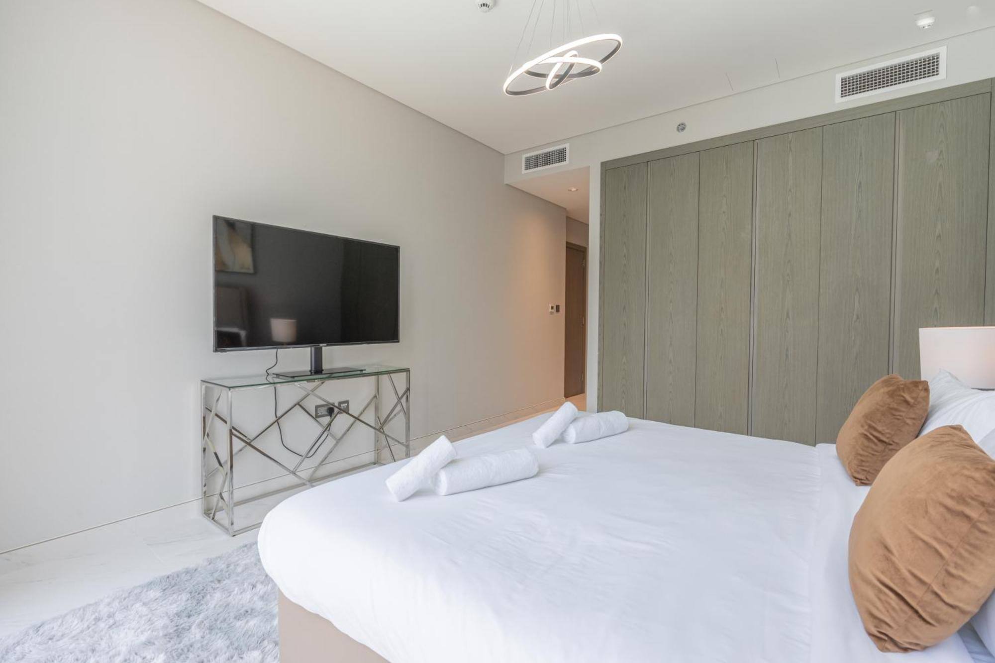 Serene And Sophisticated Lagoon Living - Suiteable